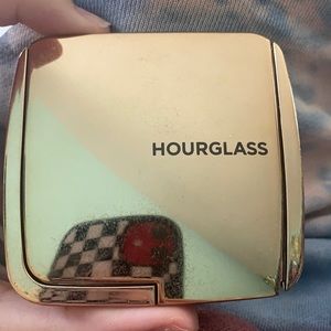 Hourglass Ambient lighting bronzer